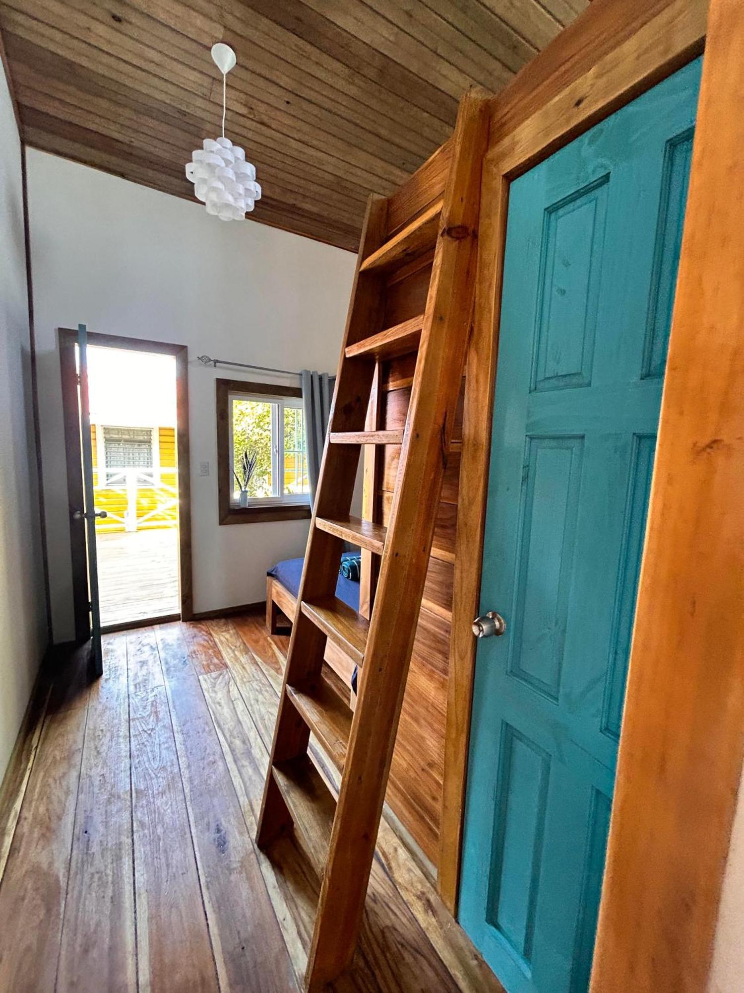 Casa Pelicano Bocas del Toro Exterior photo